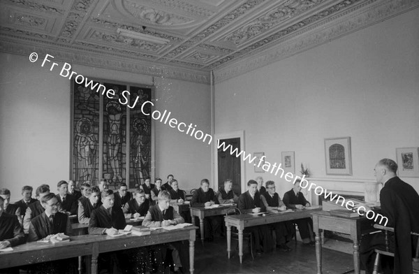 FOR JESUIT DIRECTORY 1955: FR.O'SULLIVAN GIVING CONFERENCE TO NOVS